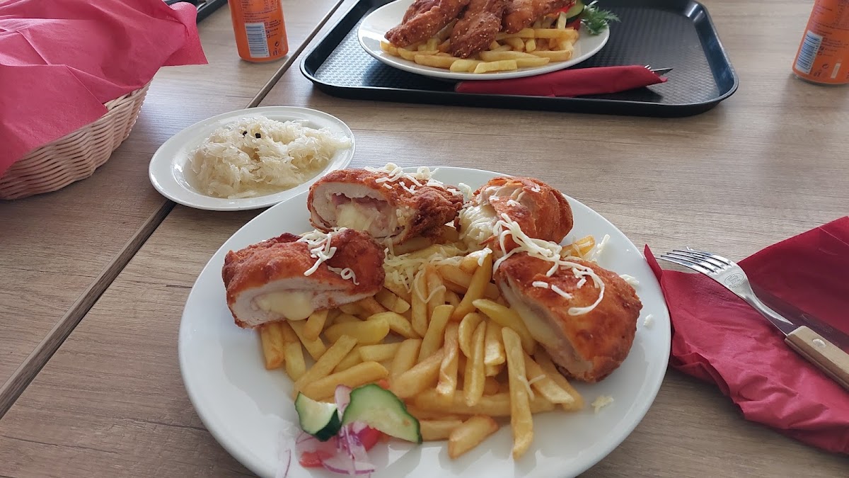 Restaurant In The M1 Autohof Lébény-4