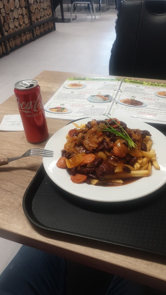 Restaurant In The M1 Autohof Lébény-8